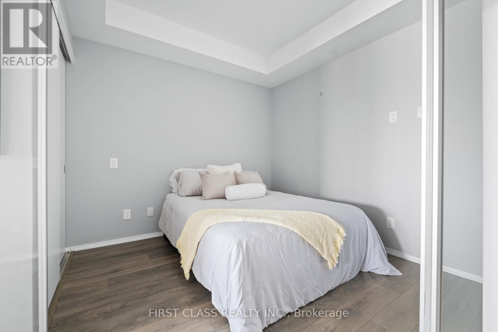 413 783 Bathurst Street