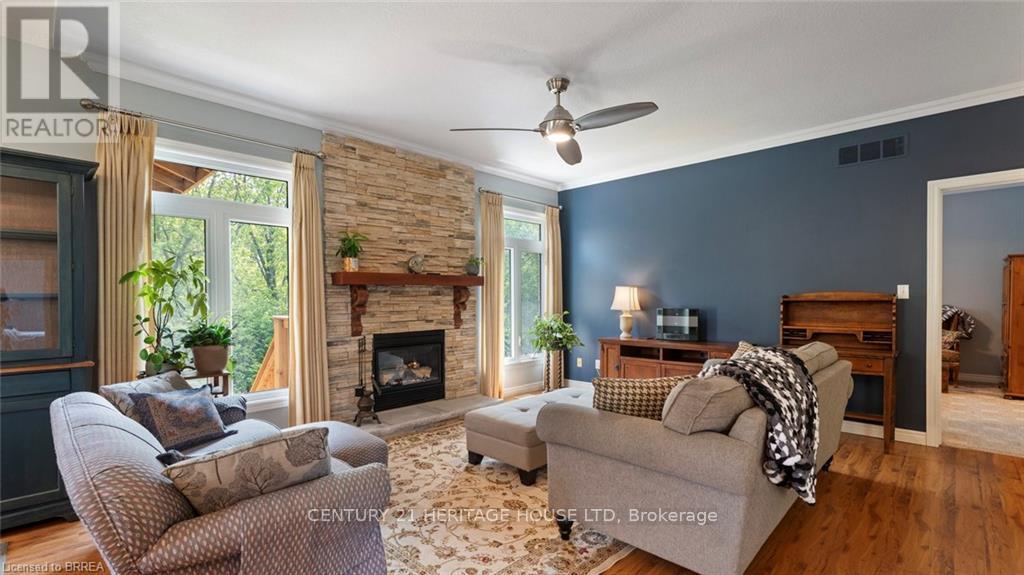 2 Hunter Drive S