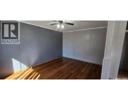 Bedroom - 21 8th Avenue Ne, Swift Current, SK S9H2P2 Photo 4