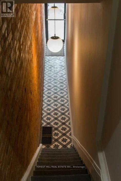 2nd Flr 1216 Dundas Street W