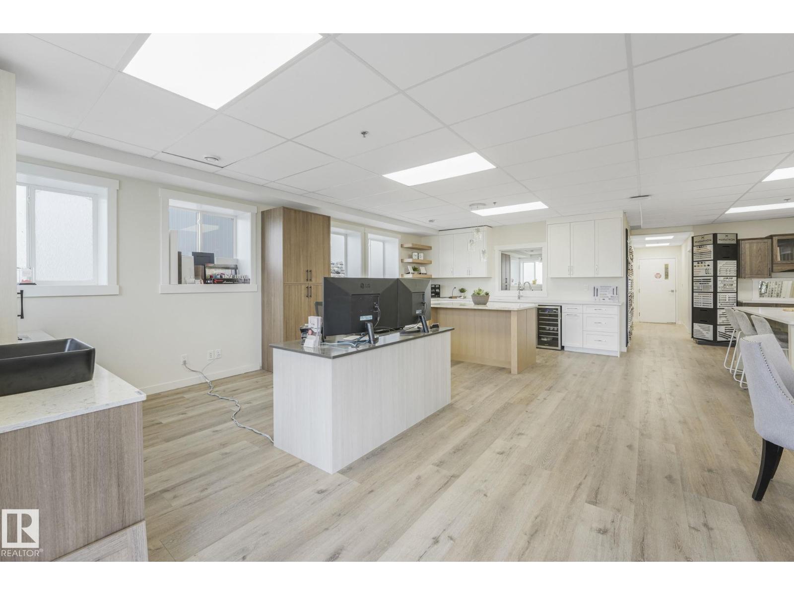 29 Goertz Av