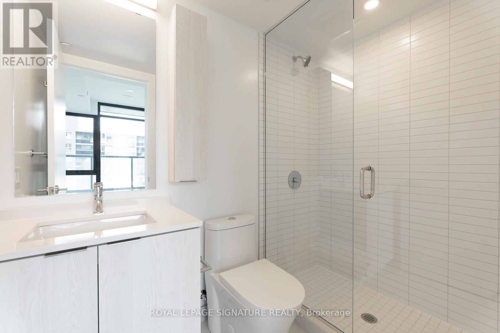 807 86 Dundas Street E