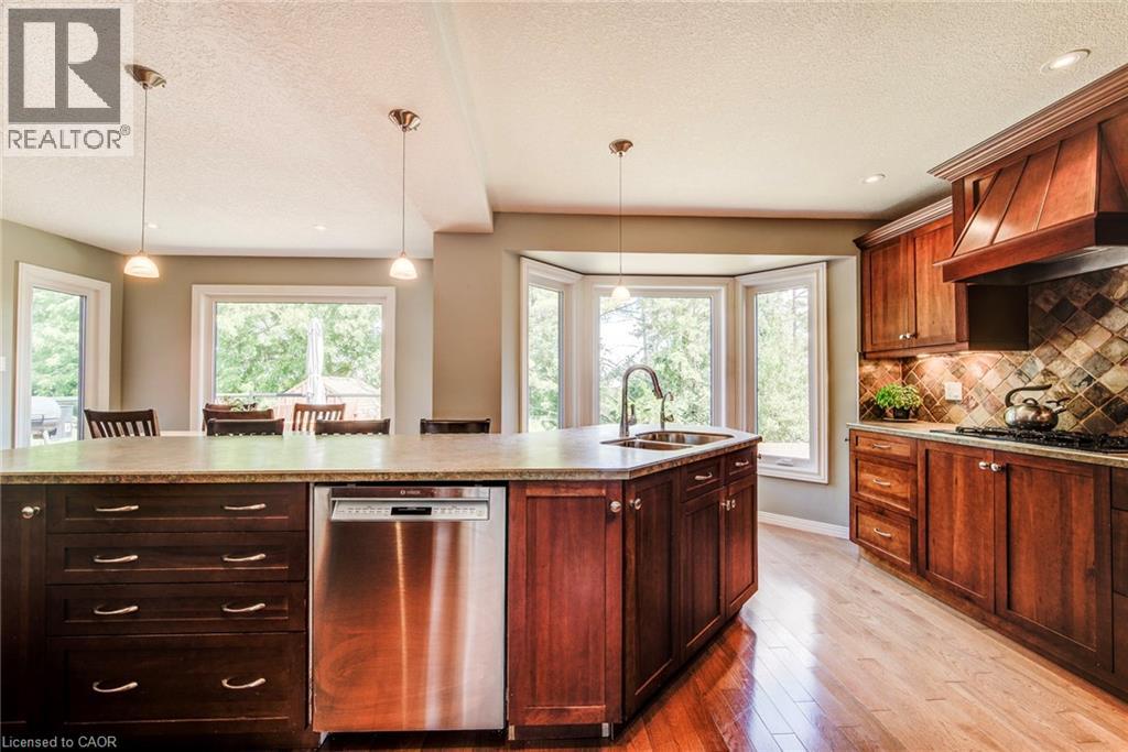 33 Tinatawa Court