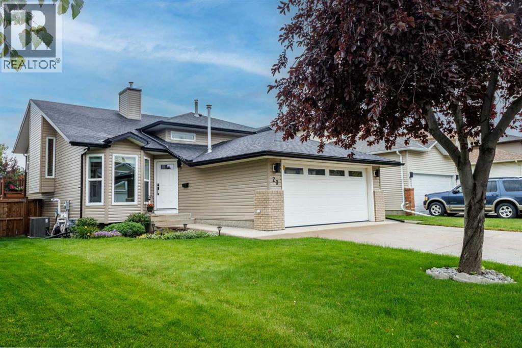 20 Macewan Ridge Gate Nw