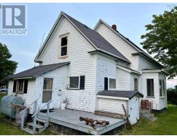 Living room - 1042 335 Highway, Middle West Pubnico, NS B0W2M0 Photo 5