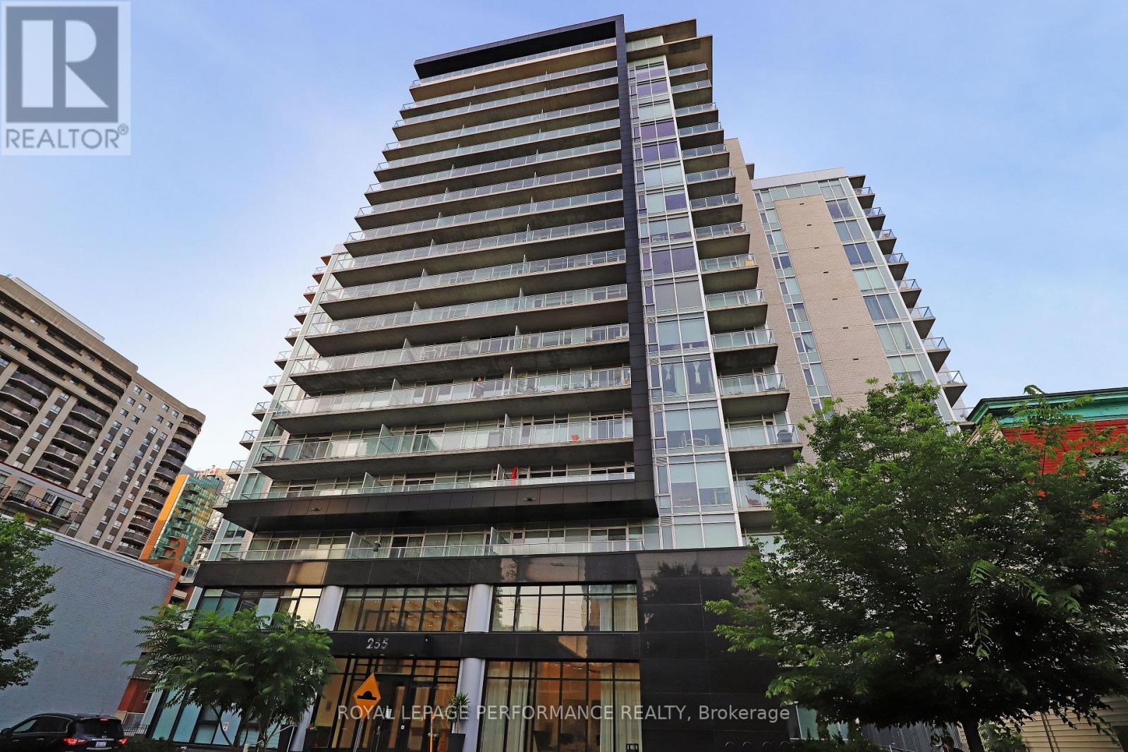 1603 255 Bay Street