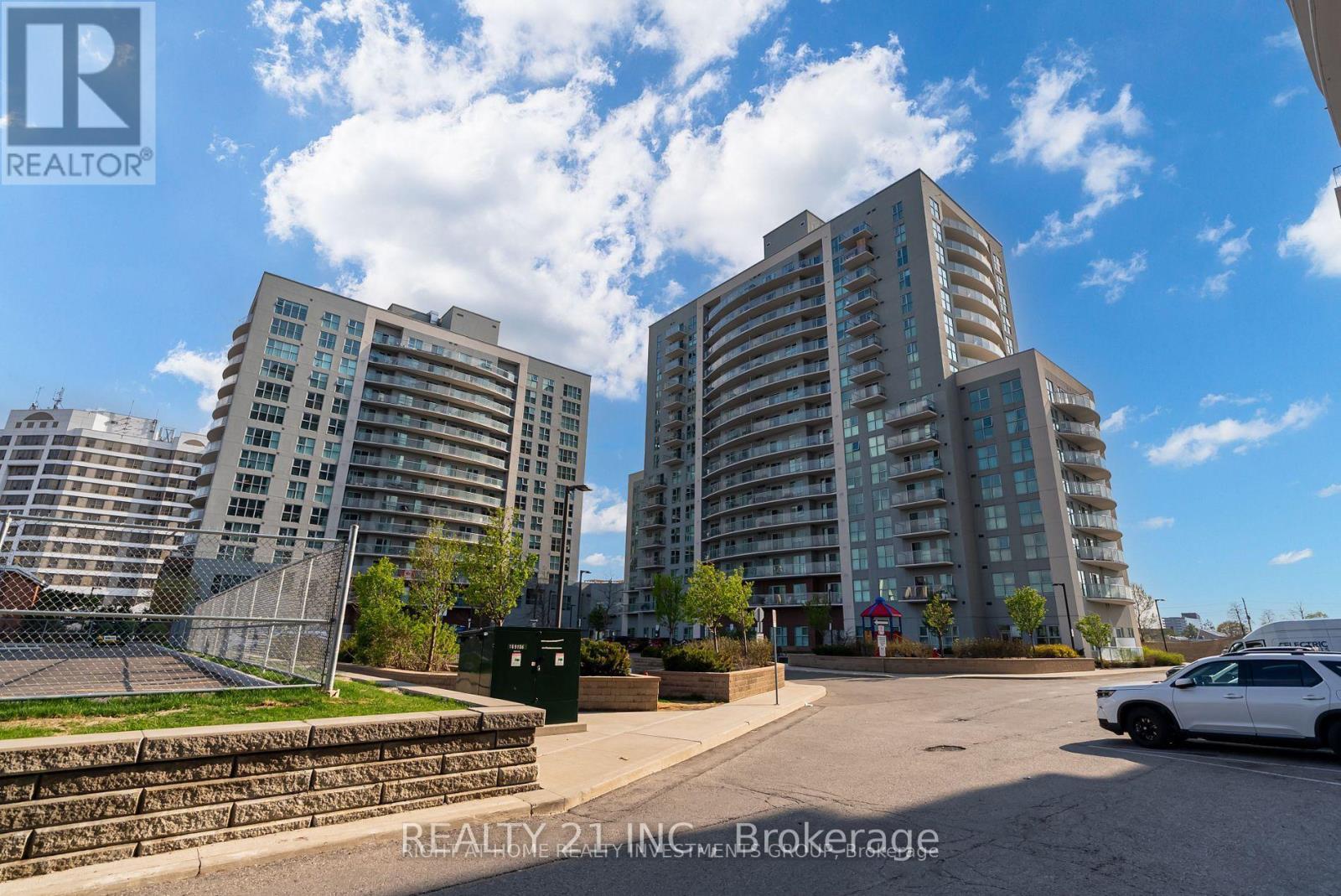 Ph 03 2150 Lawrence Ave East Avenue