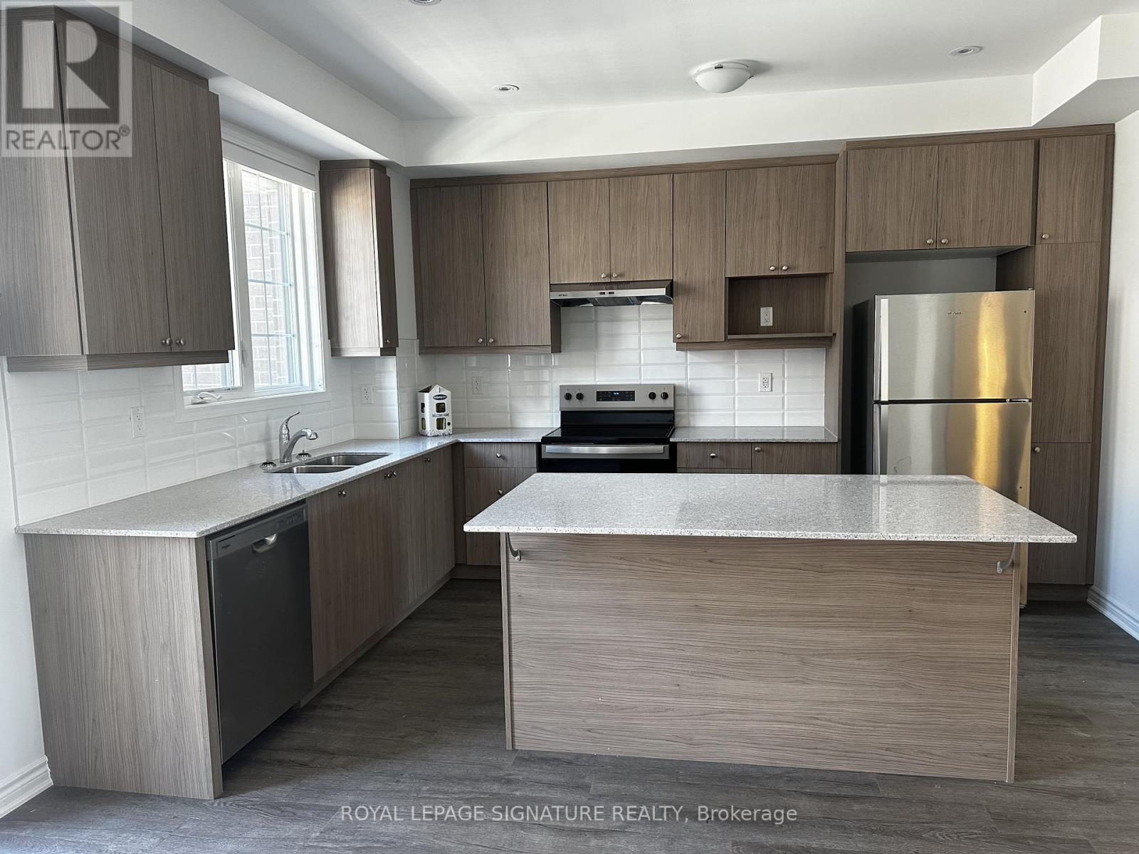 9 1259 Lily Crescent