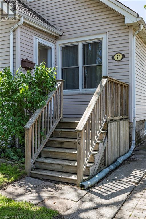 27 Barons Avenue N