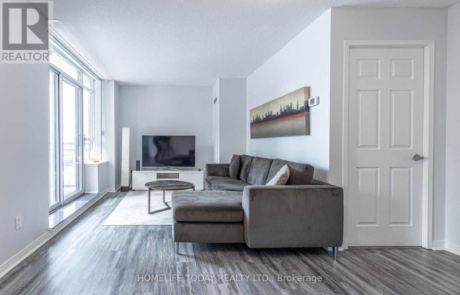 510 73 King William Crescent