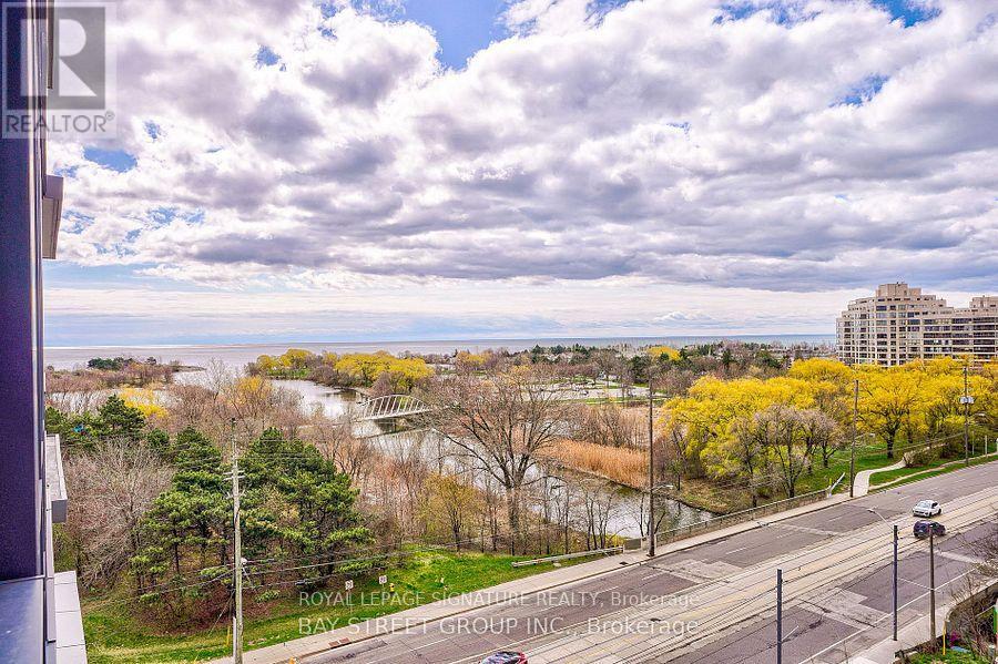 802 2200 Lakeshore Boulevard W