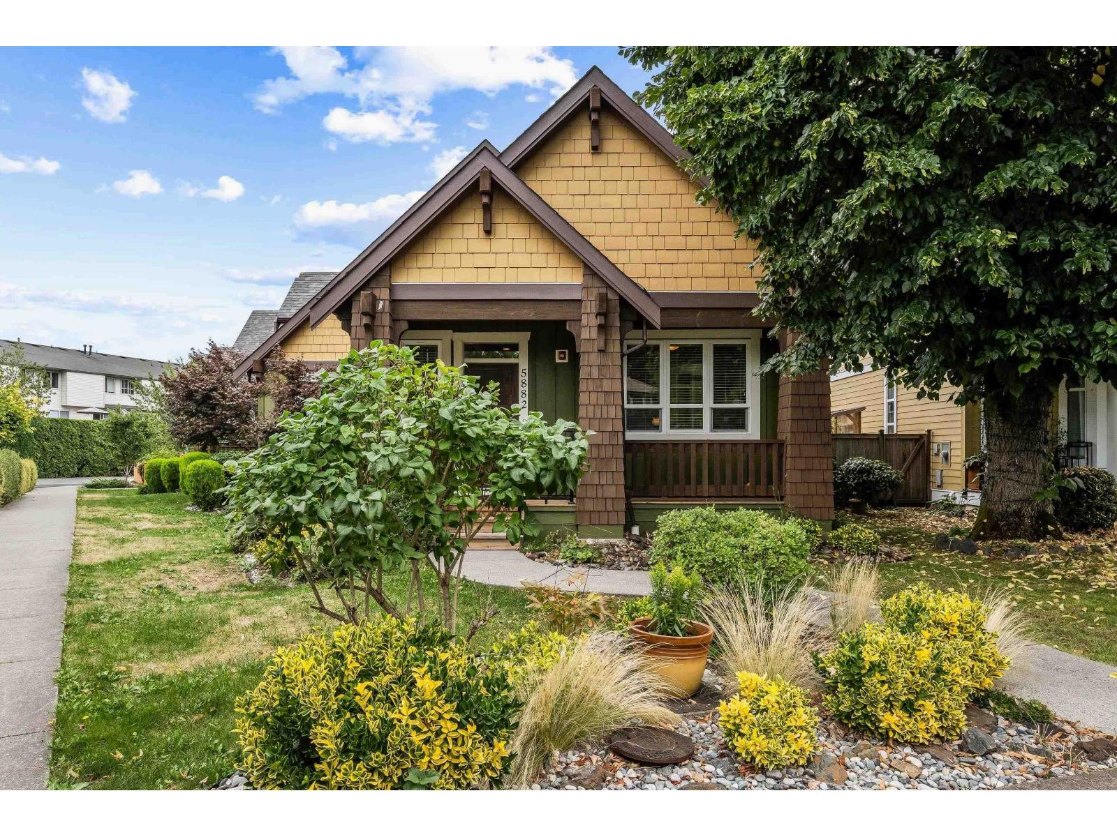 2 5882 Cowichan Street Garrison Crossing