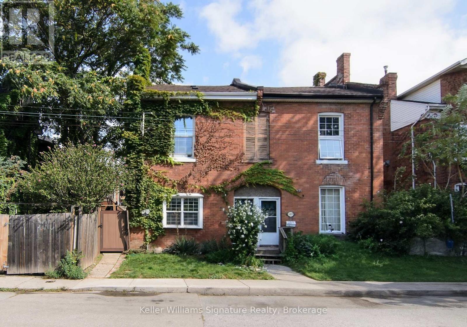 Upper 287 Hunter Street E