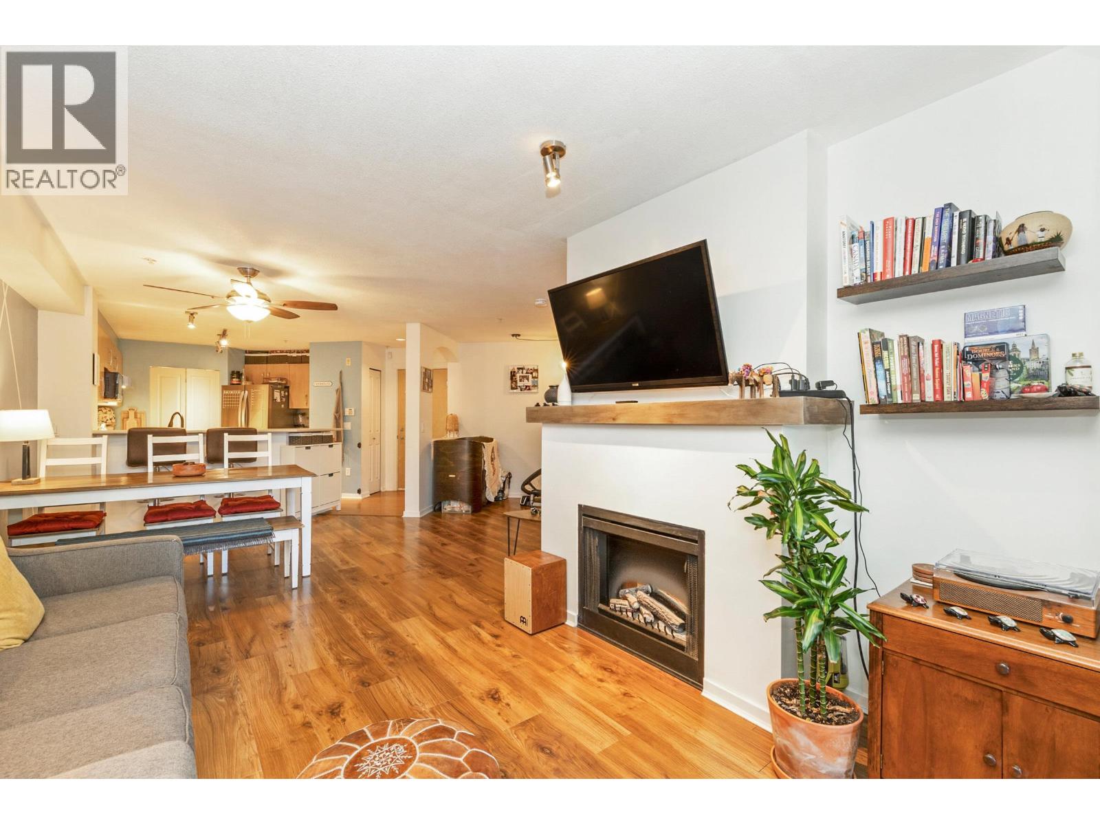 110 400 Klahanie Drive