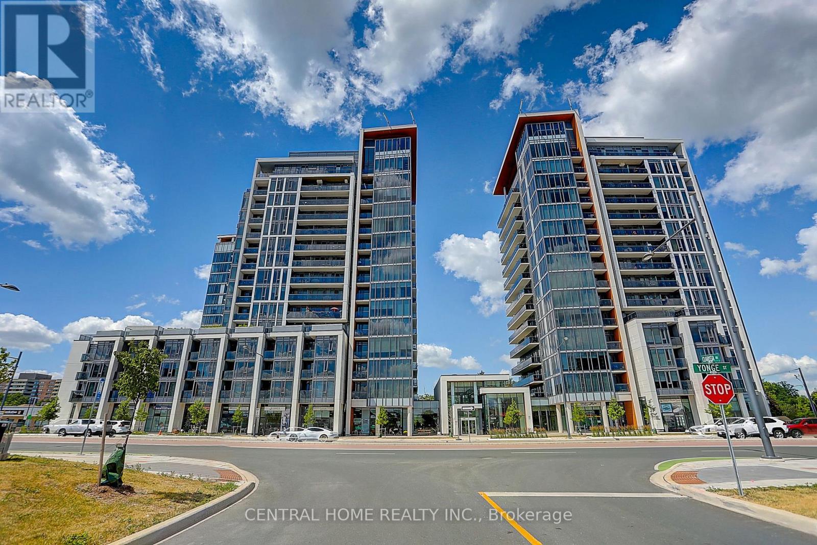 911 A 9608 Yonge Street