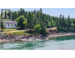 33 Crow Island Road, Image 2