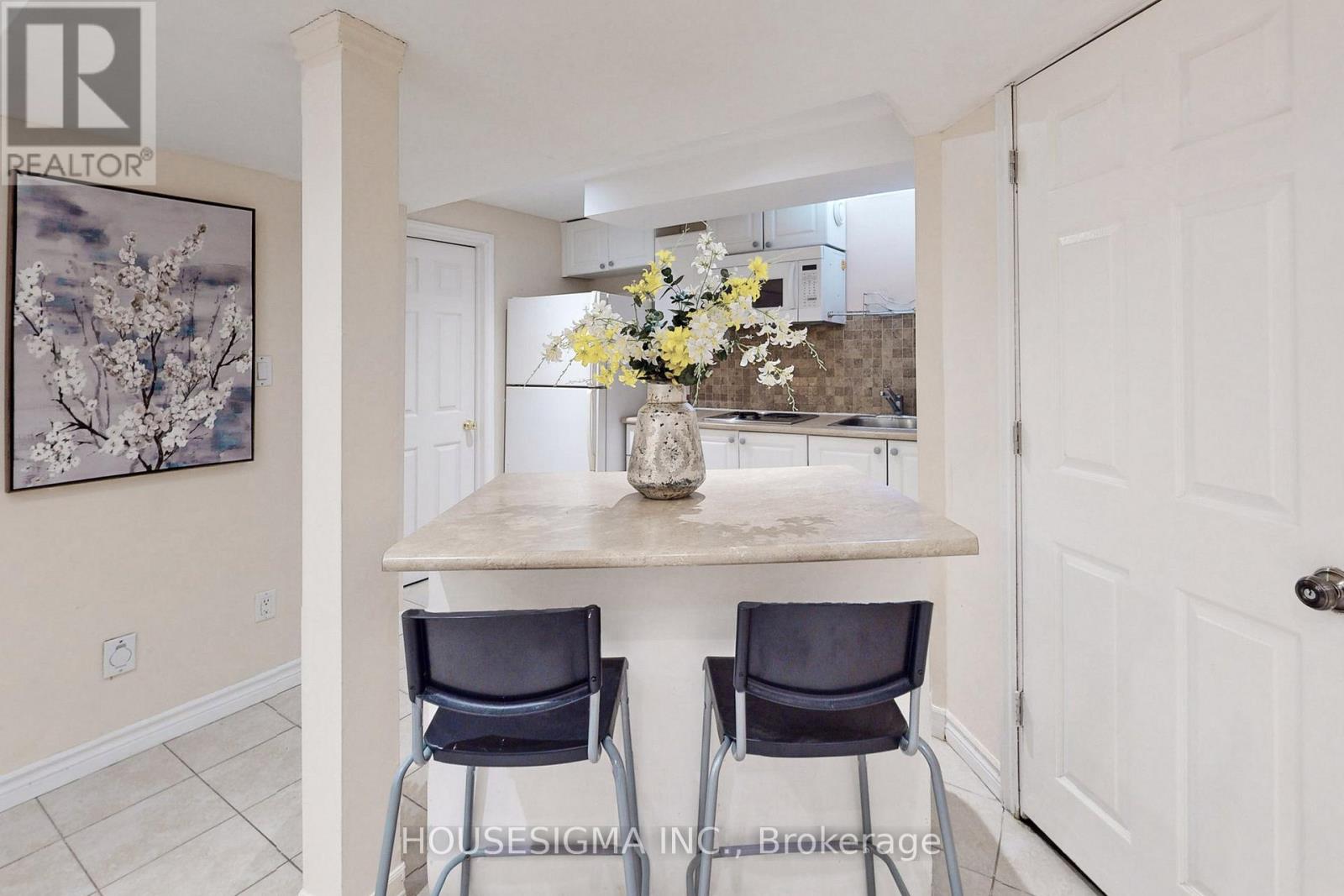 Lower 38 Estoril Street