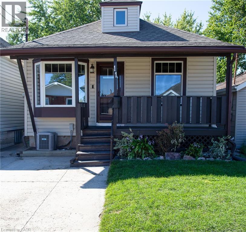 11 Robins Avenue