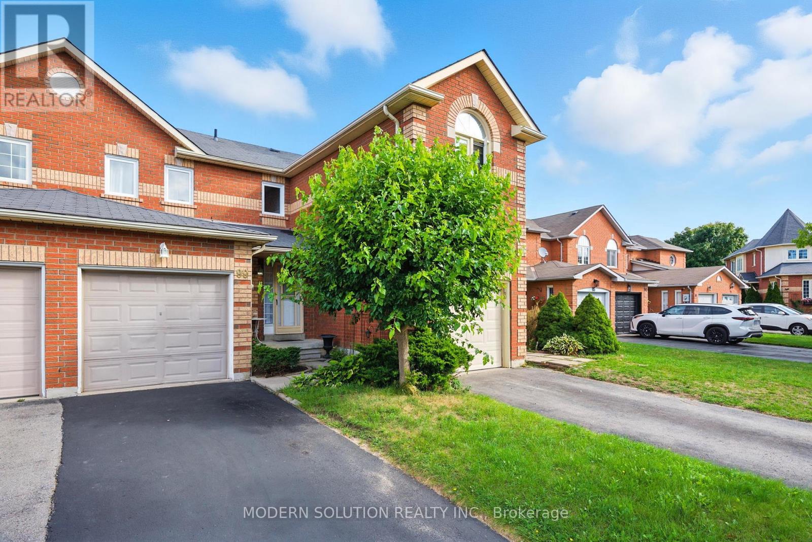 99 Creekwood Crescent