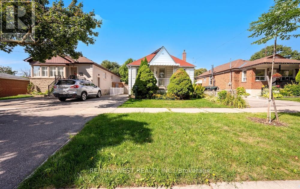 6 Robindale Avenue