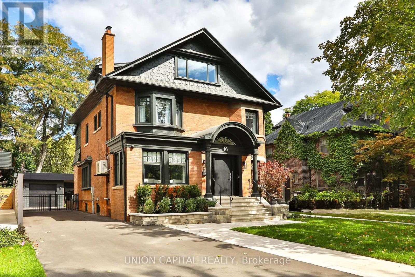 16 Lytton Boulevard