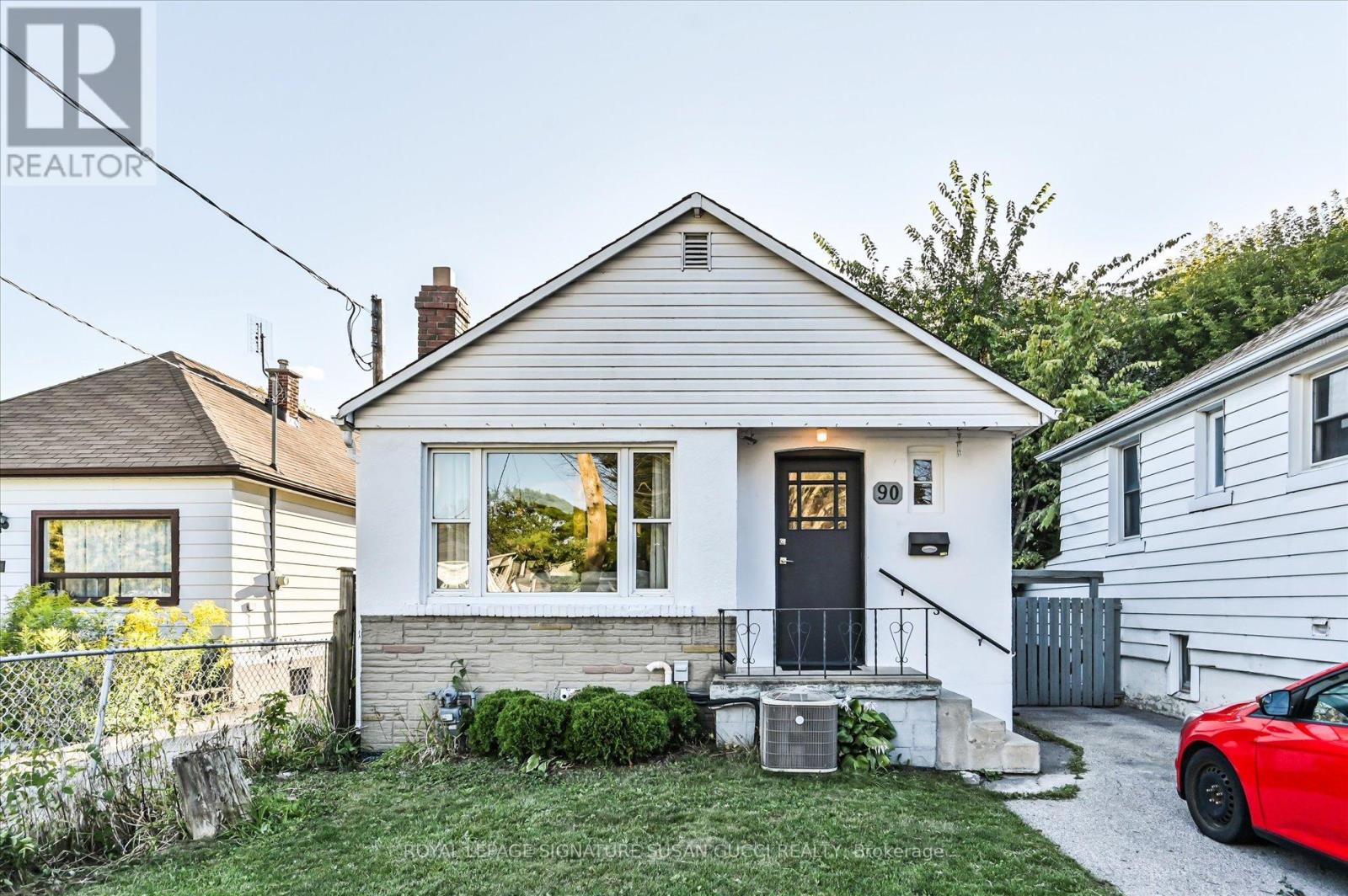 90 Meighen Avenue
