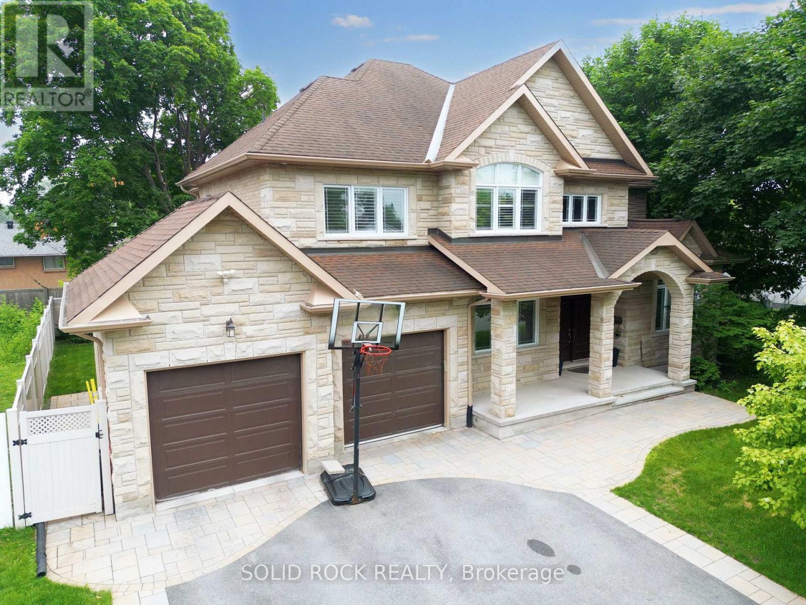 120 Rossland Avenue