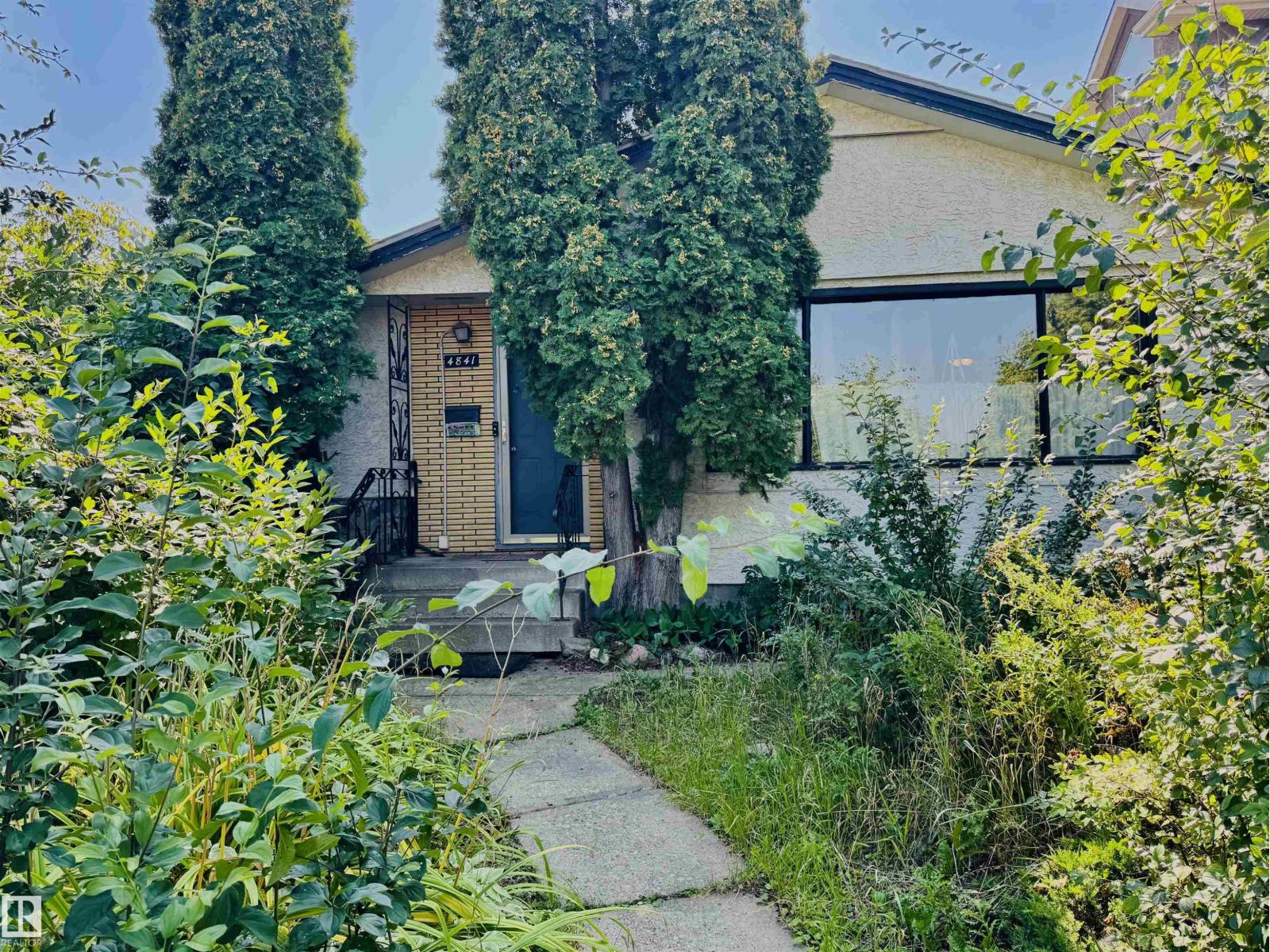 4841 114 Av Nw