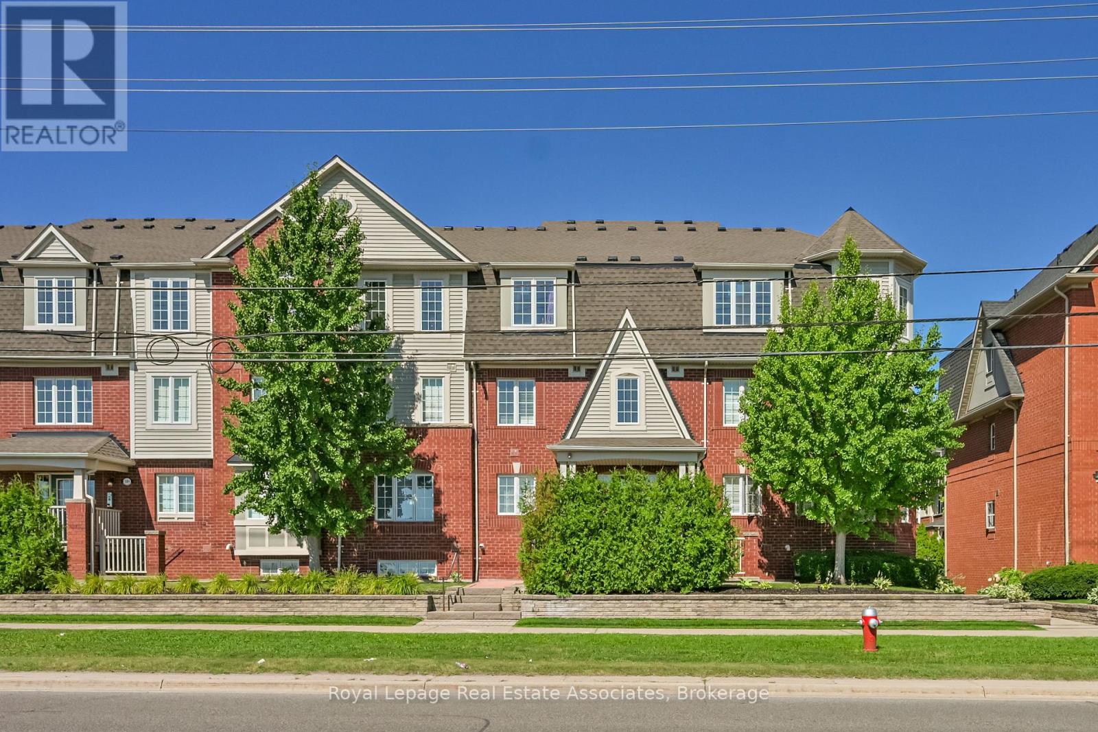 3 575 Dundas Street
