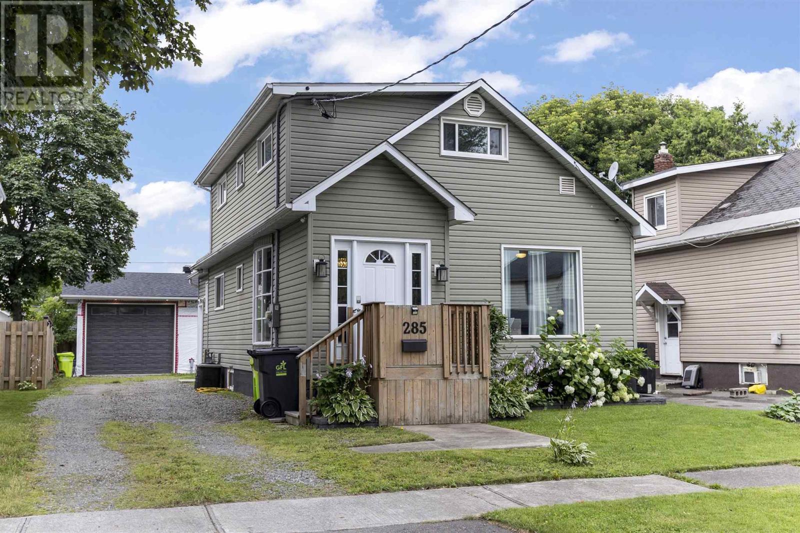 285 Third Ave