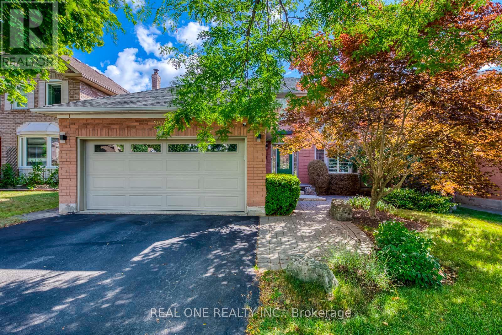 2075 Banbury Crescent