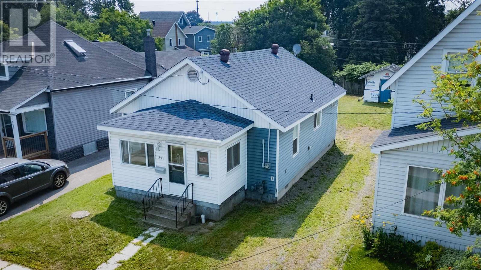 391 Douglas St