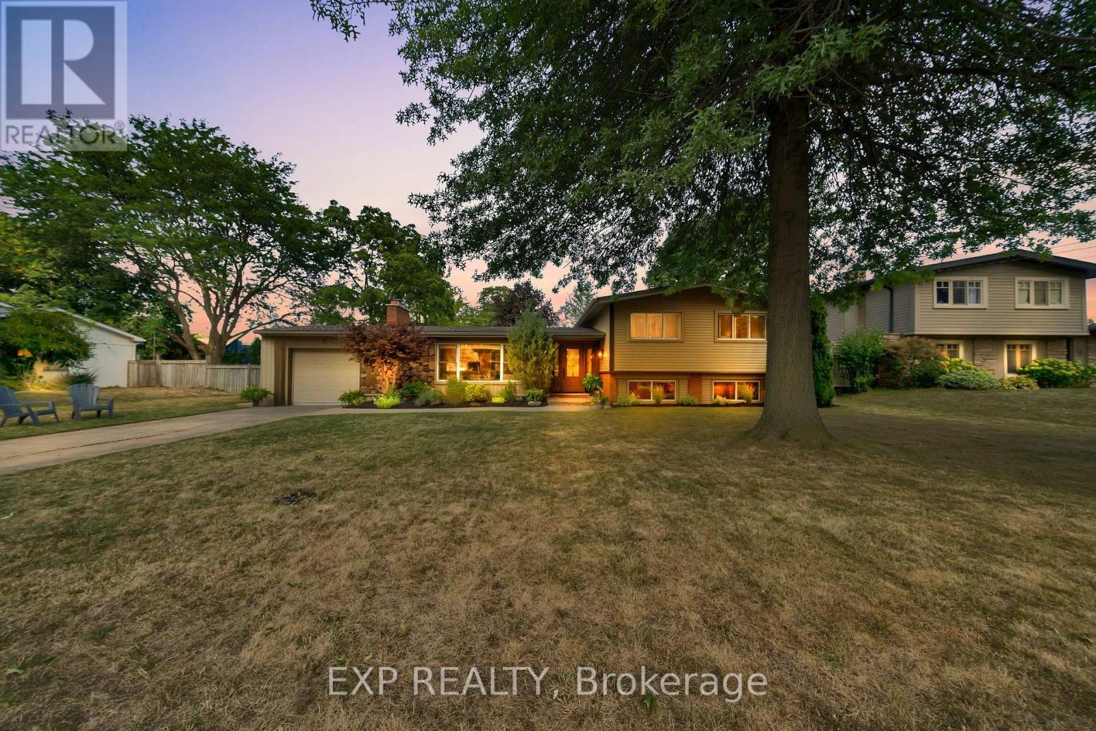 7 Redwood Drive