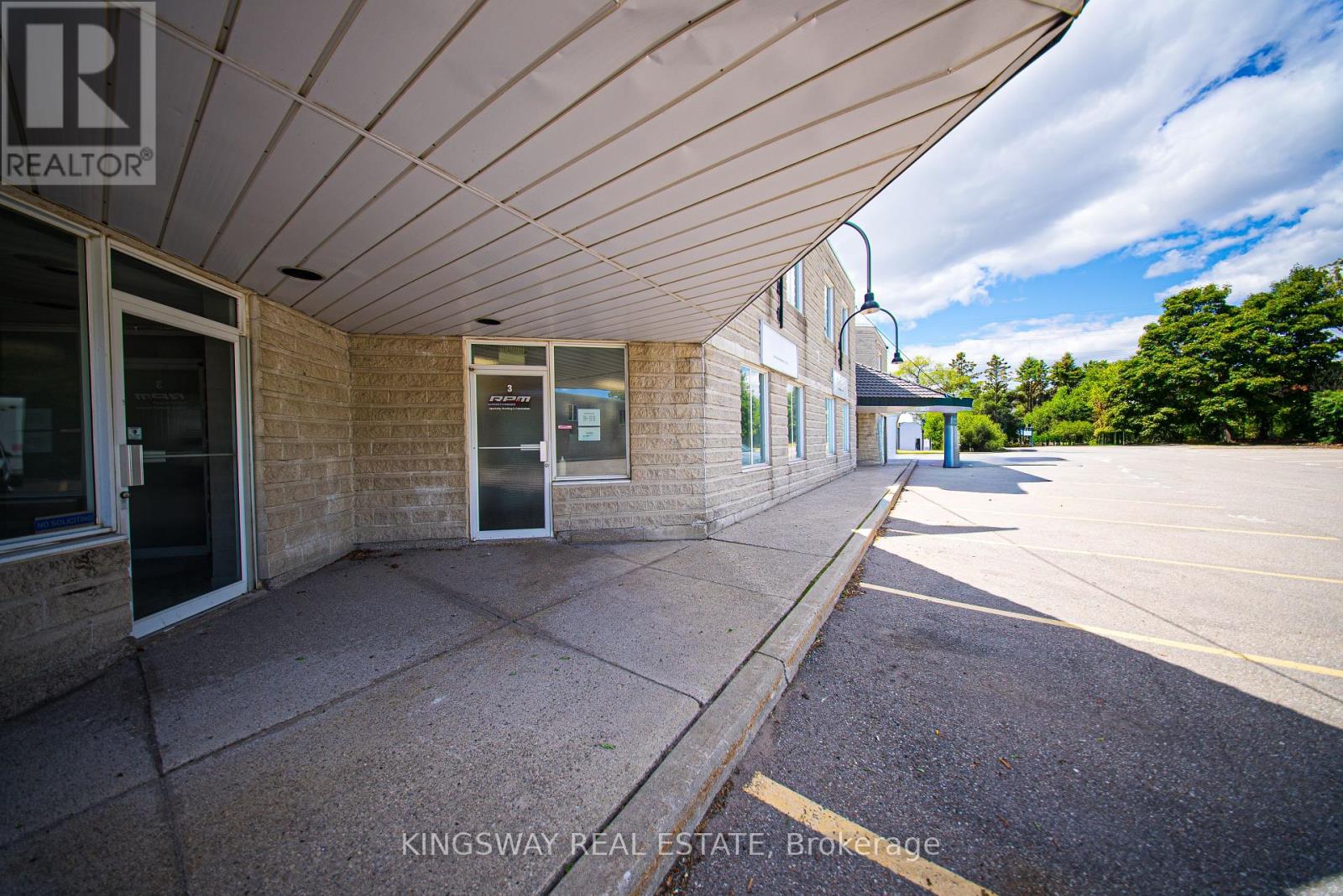 3 2359 Royal Windsor Drive