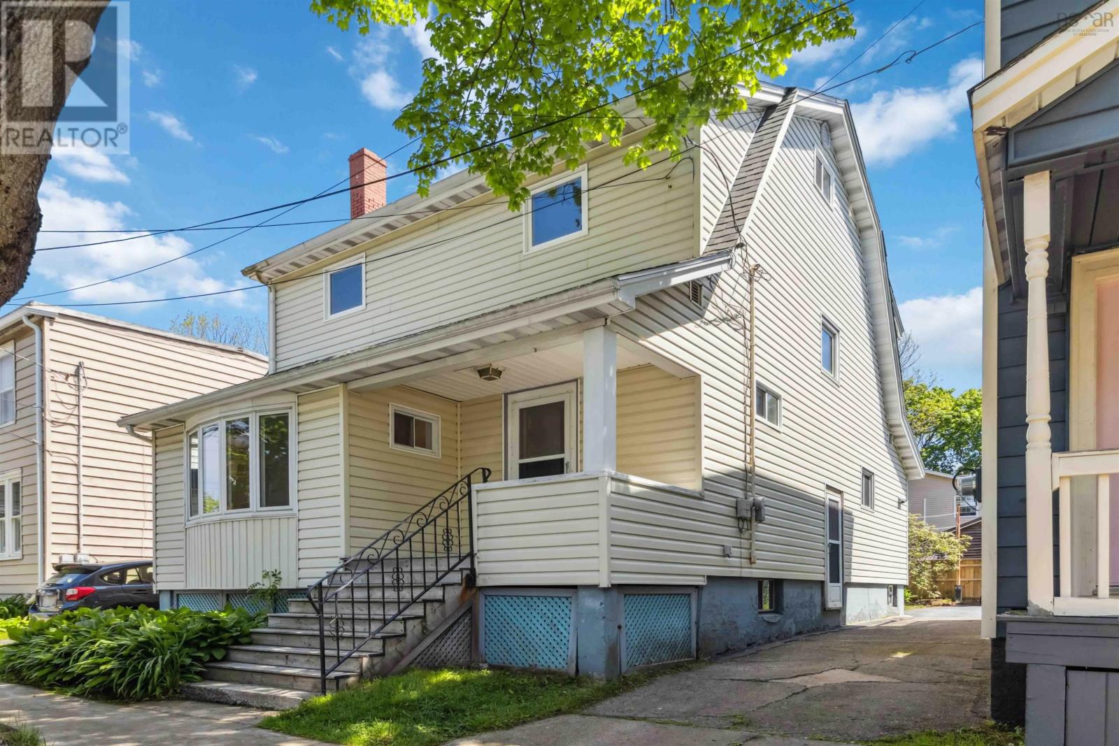 2577 Oxford Street