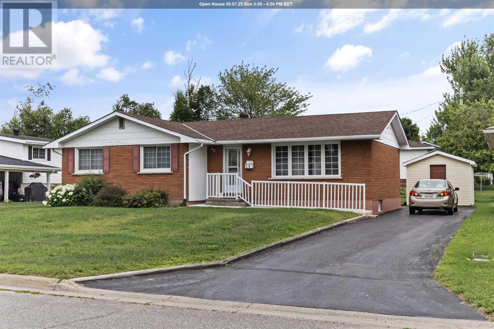 24 Plaintree Dr