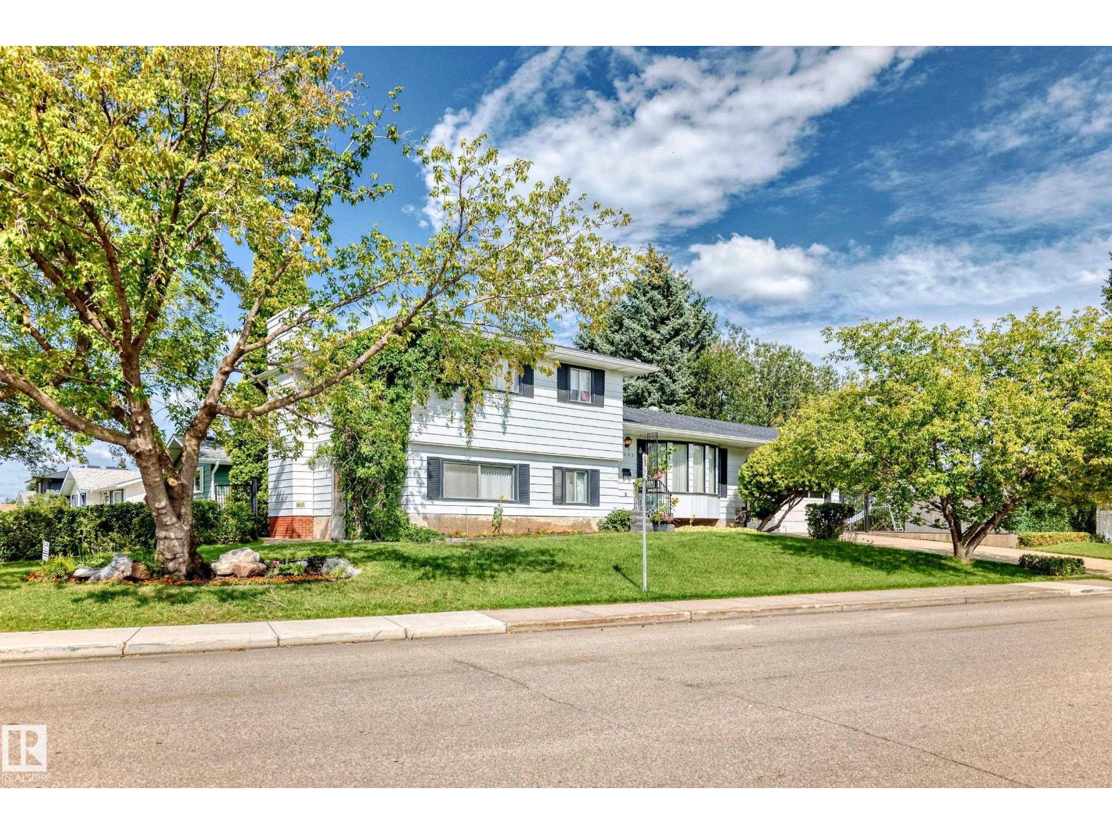 1005 Strathcona Dr