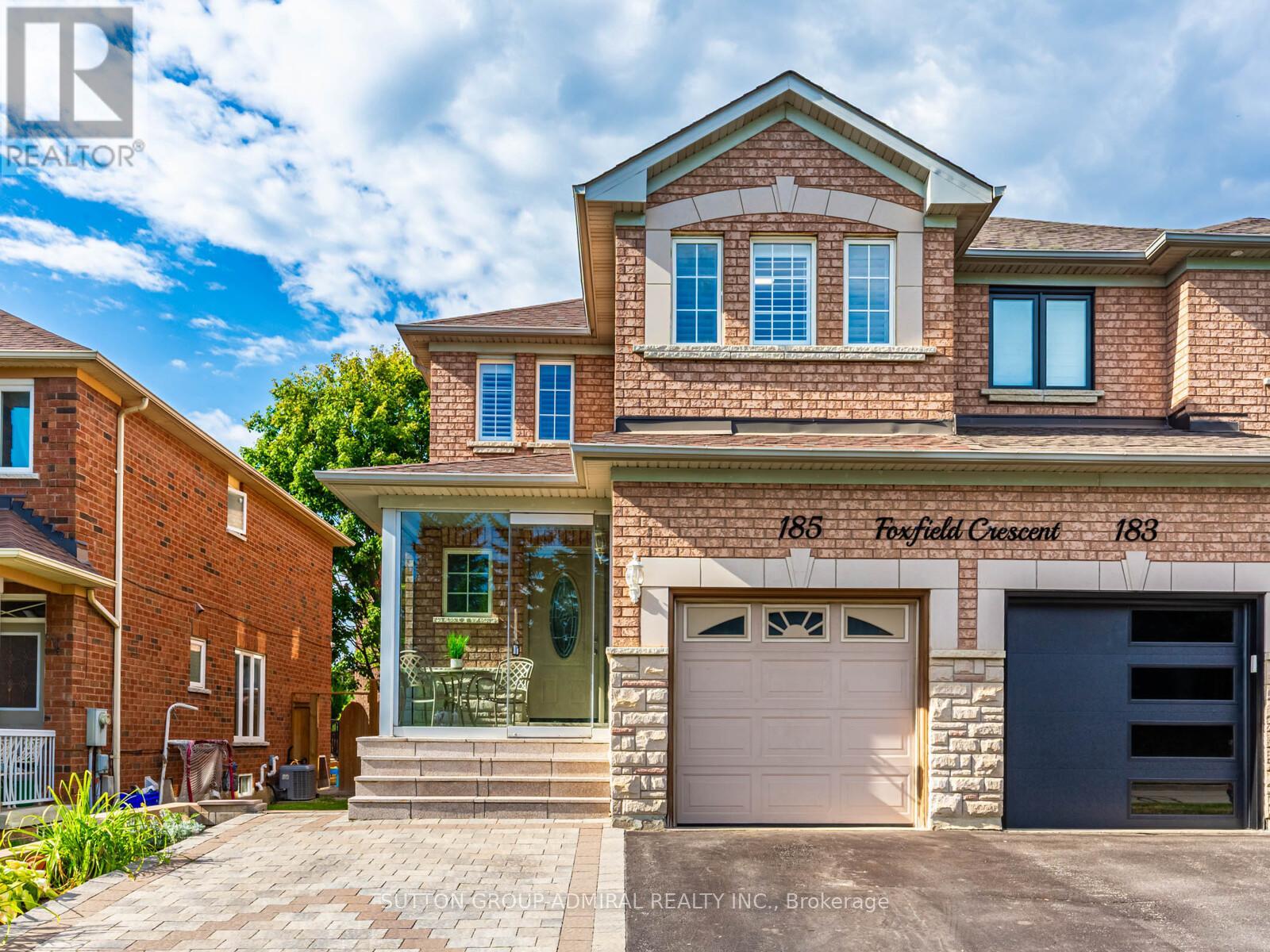 185 Foxfield Crescent