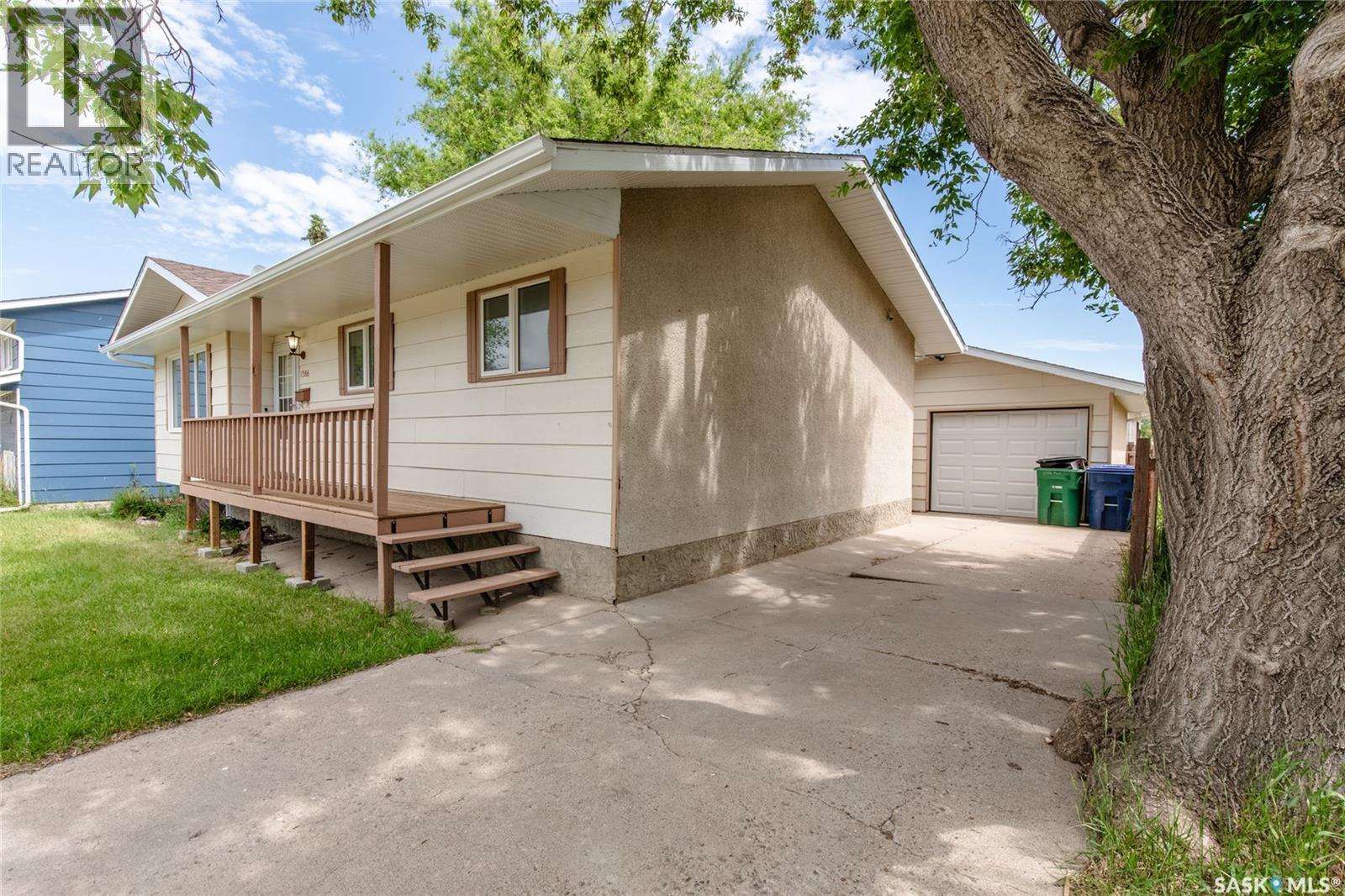 1386 Manitou Crescent