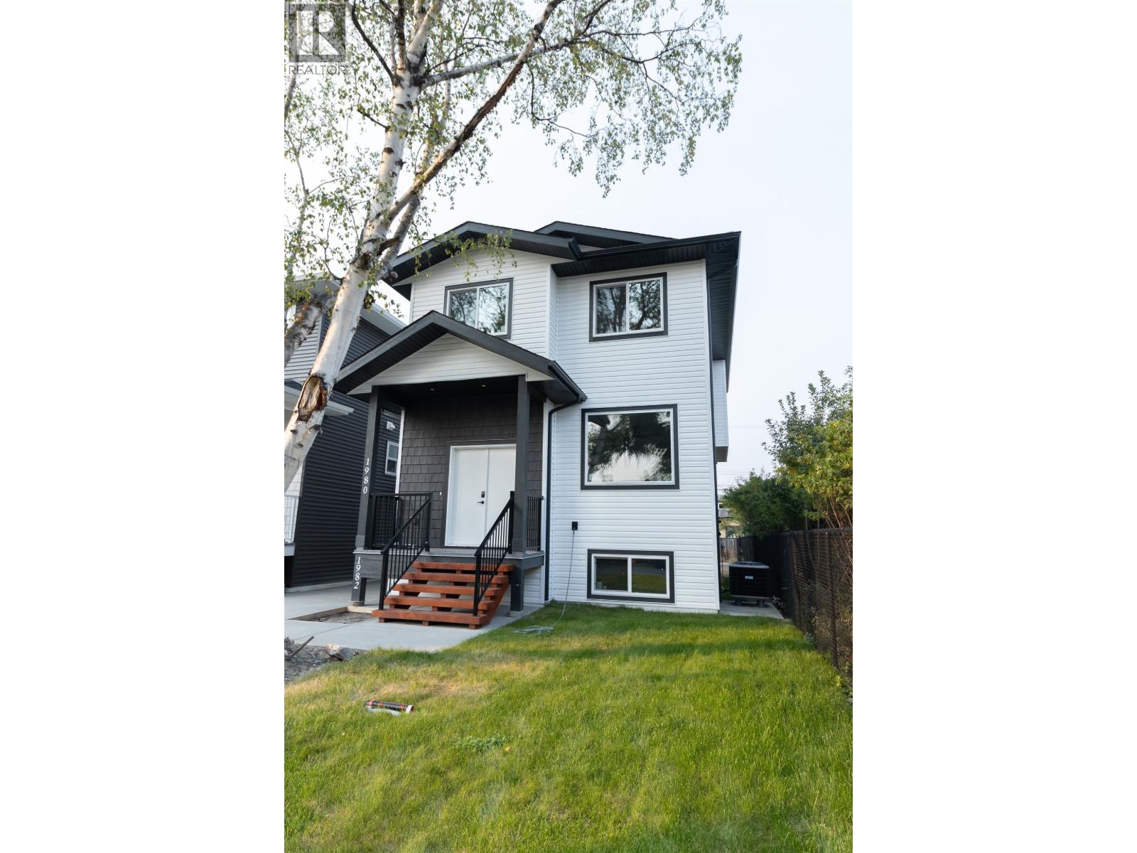 1980 12 Th Avenue