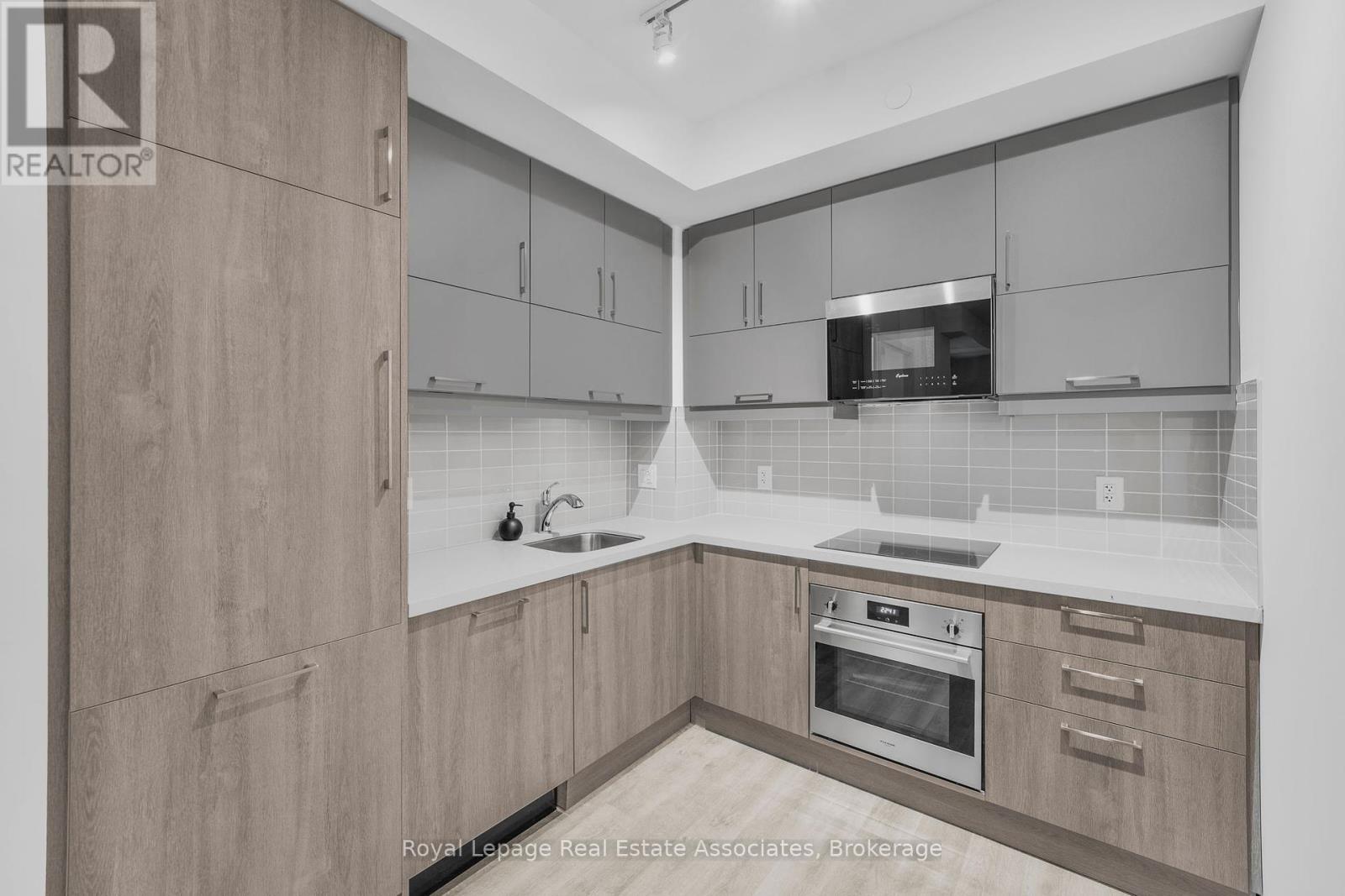 738 8119 Birchmount Road