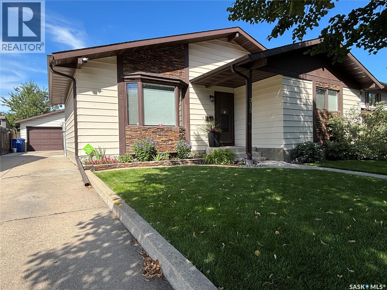 315 Ball Crescent