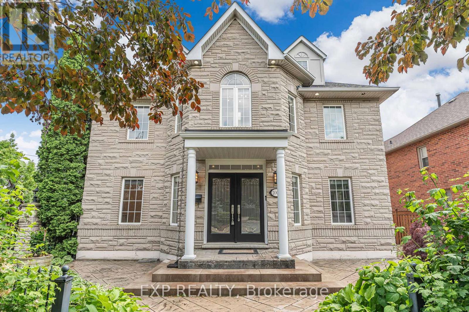 2000 Peak Place