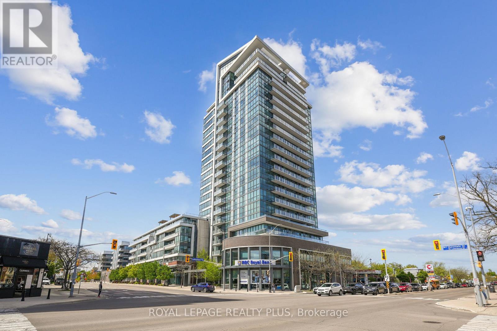 403 1 Hurontario Street