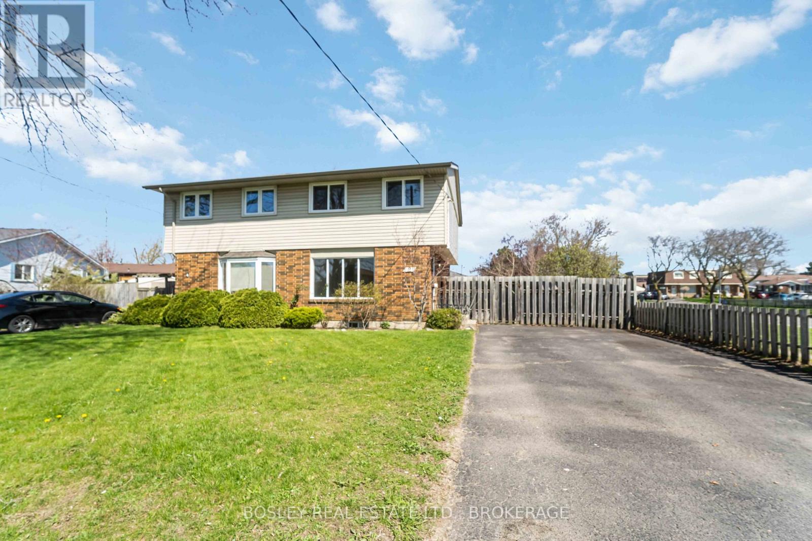 2 Crescentwood Drive