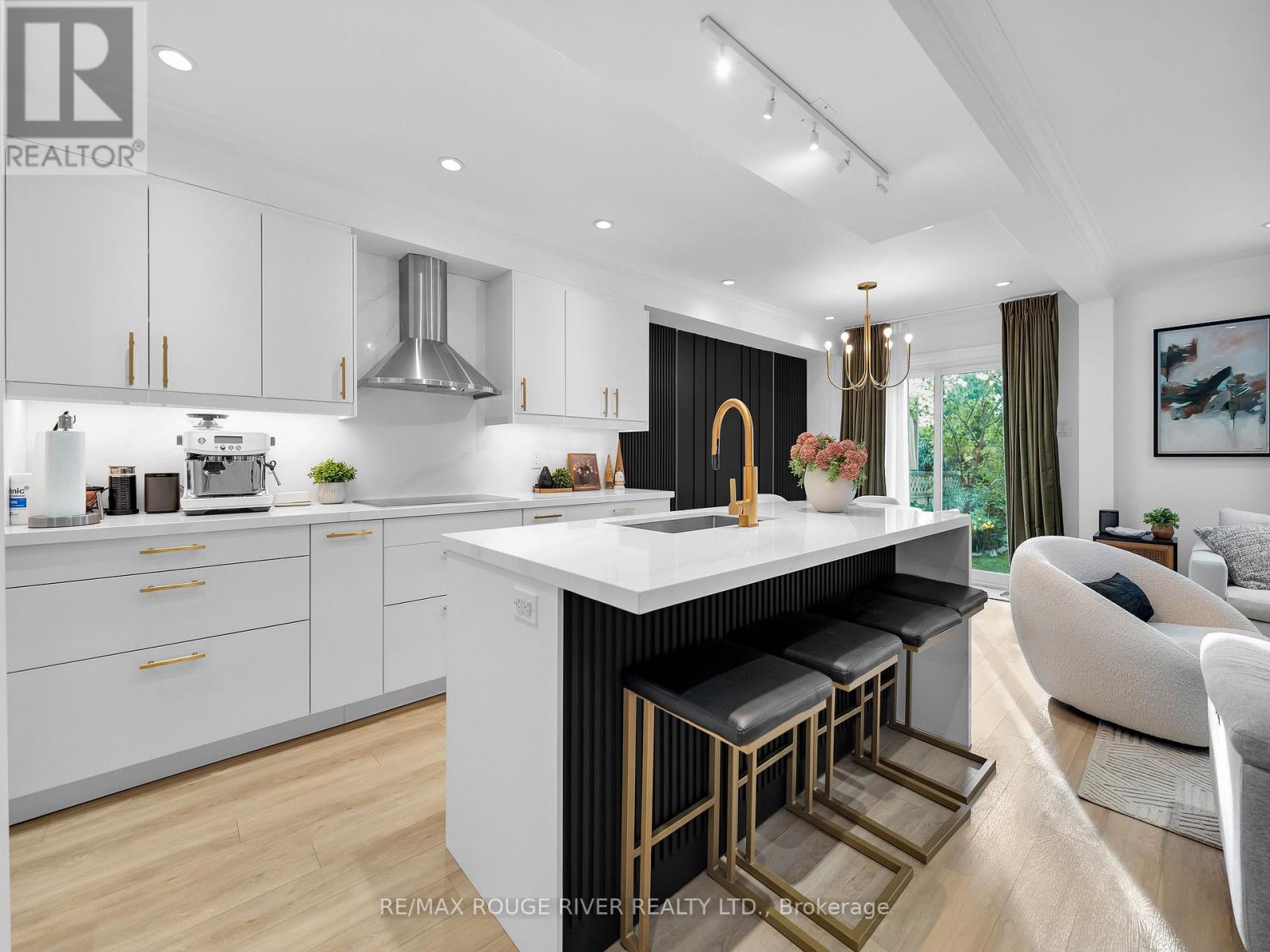 37 4635 Regents Terrace