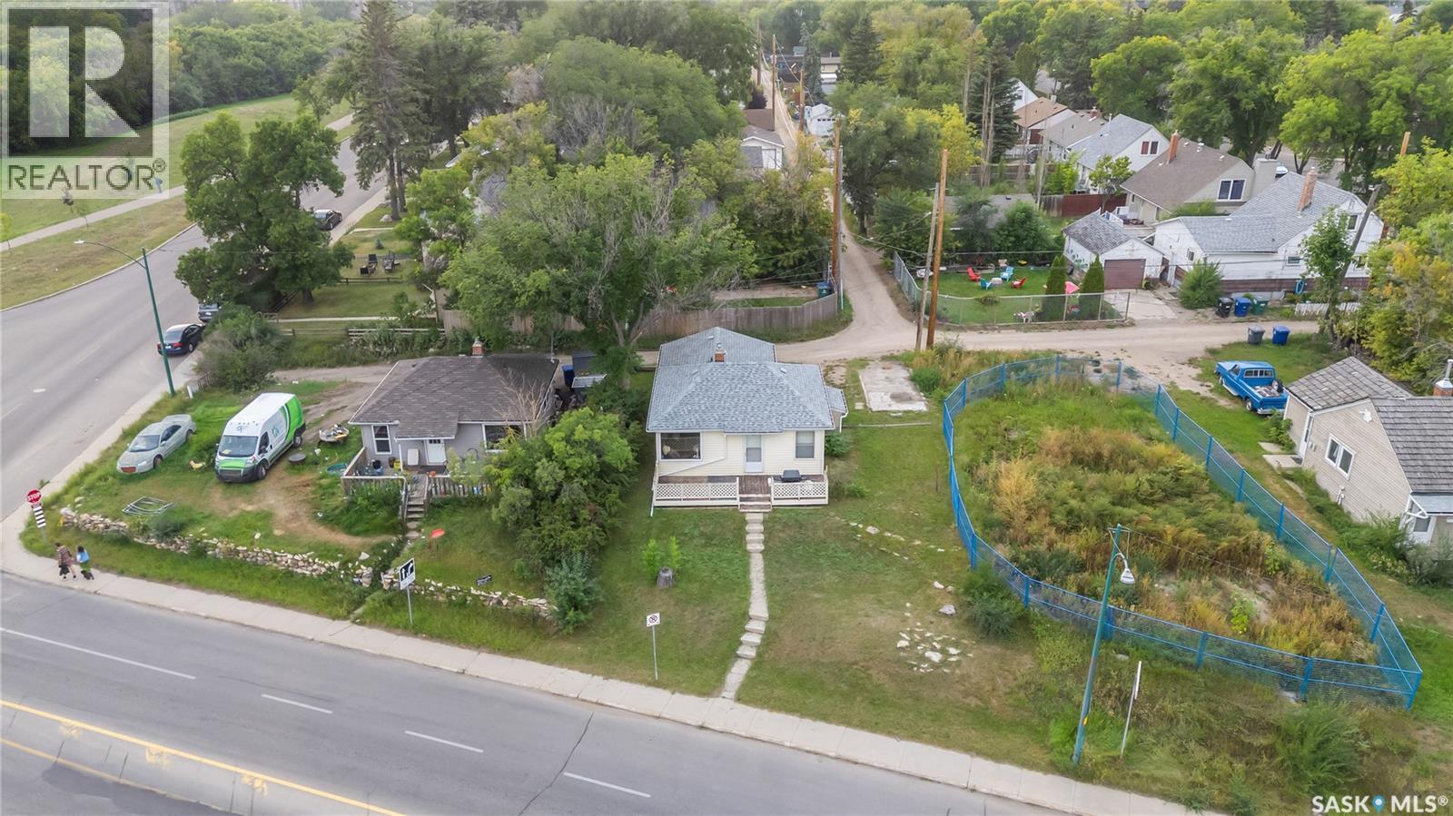 1203 Spadina Crescent E