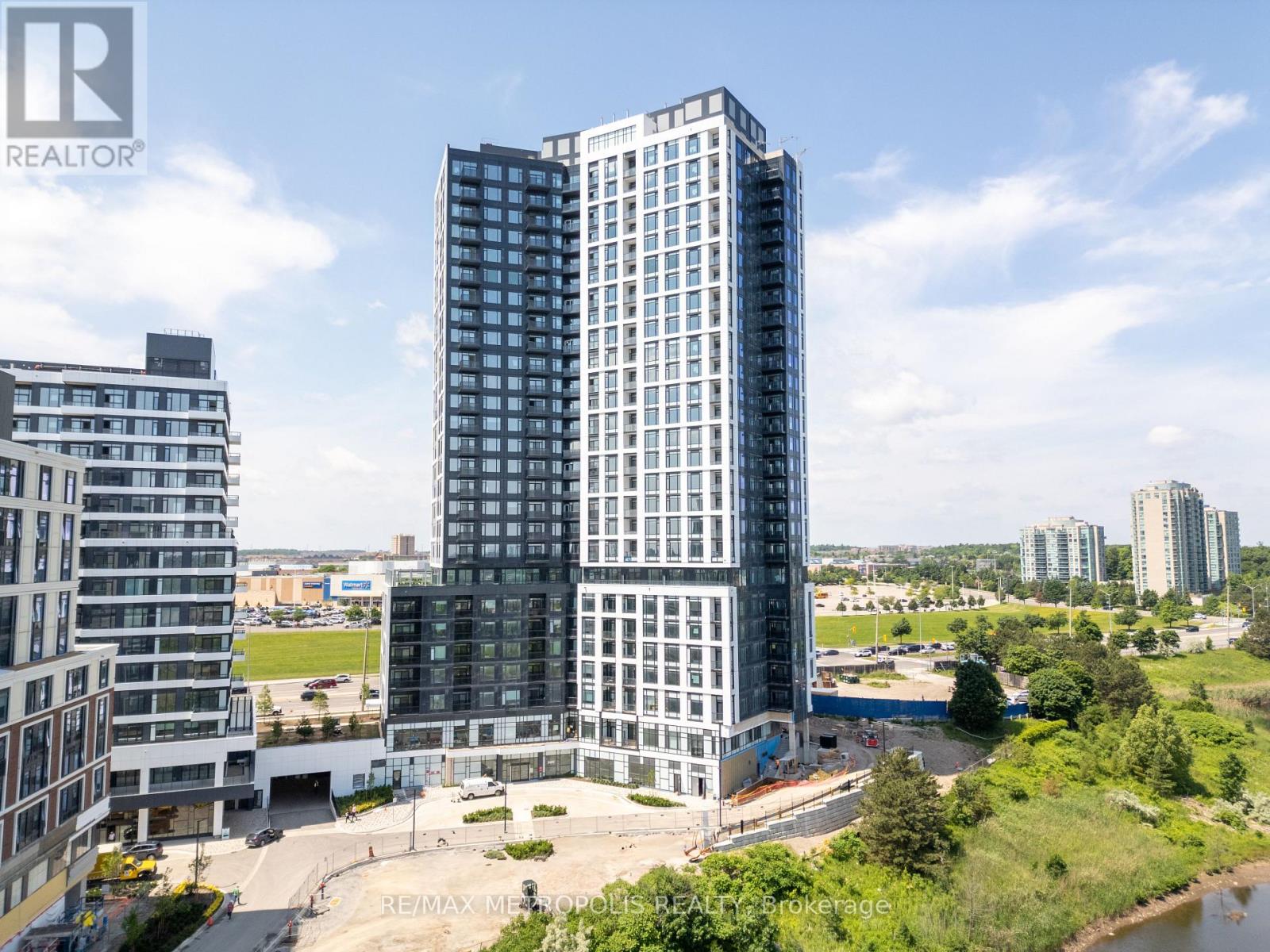 807 2495 Eglinton Avenue W