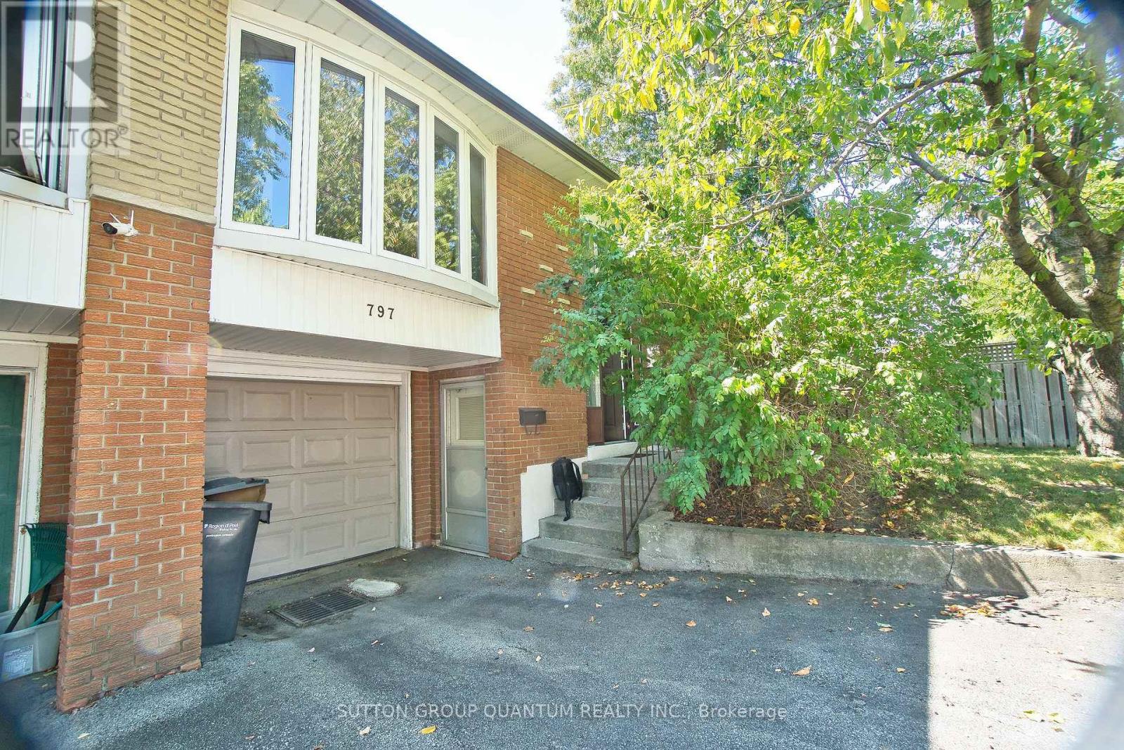 797 Eaglemount Crescent