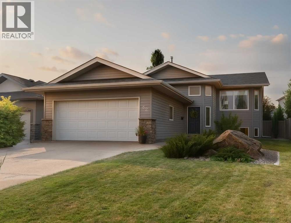 82 Rivercrest Court W